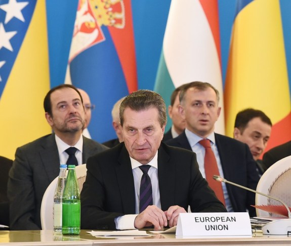 гюнтер эттингер.jpg