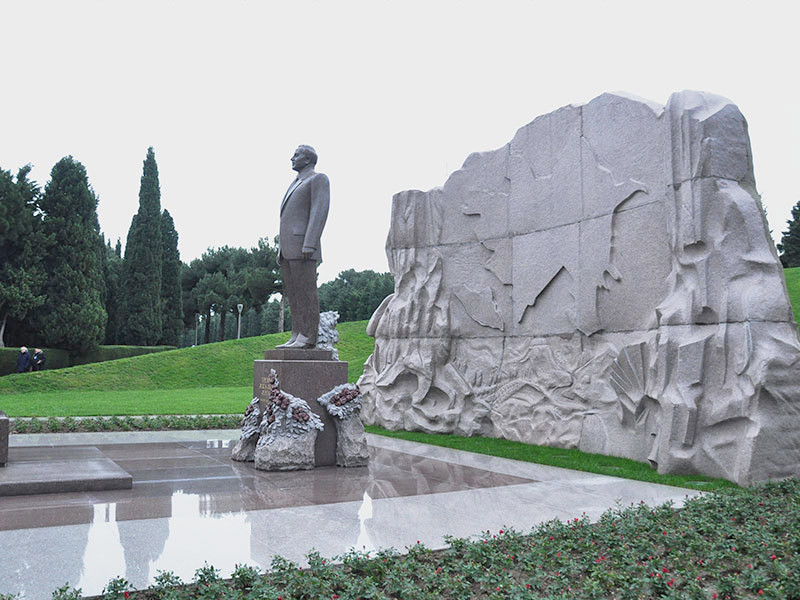 Heydər Əliyev heykəl