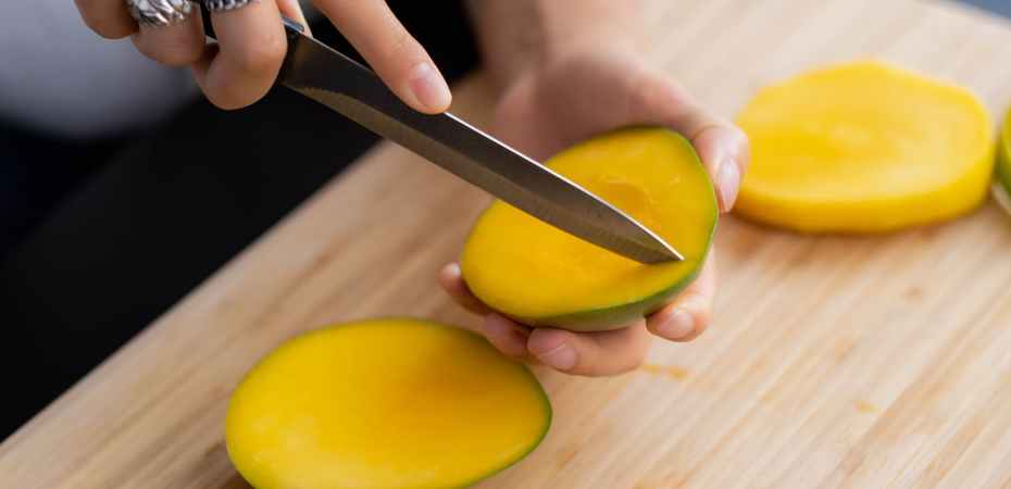 sliced yellow fruit